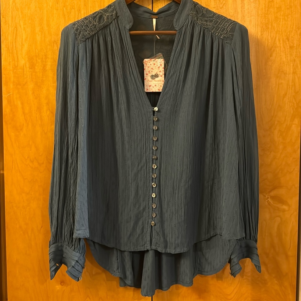 Free People Canyon Rose Top size xs but roomy and could accommodate a small